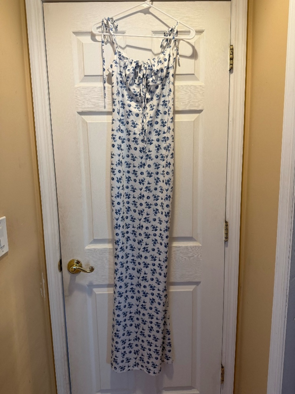 Blue and white floral bodycon maxi dress